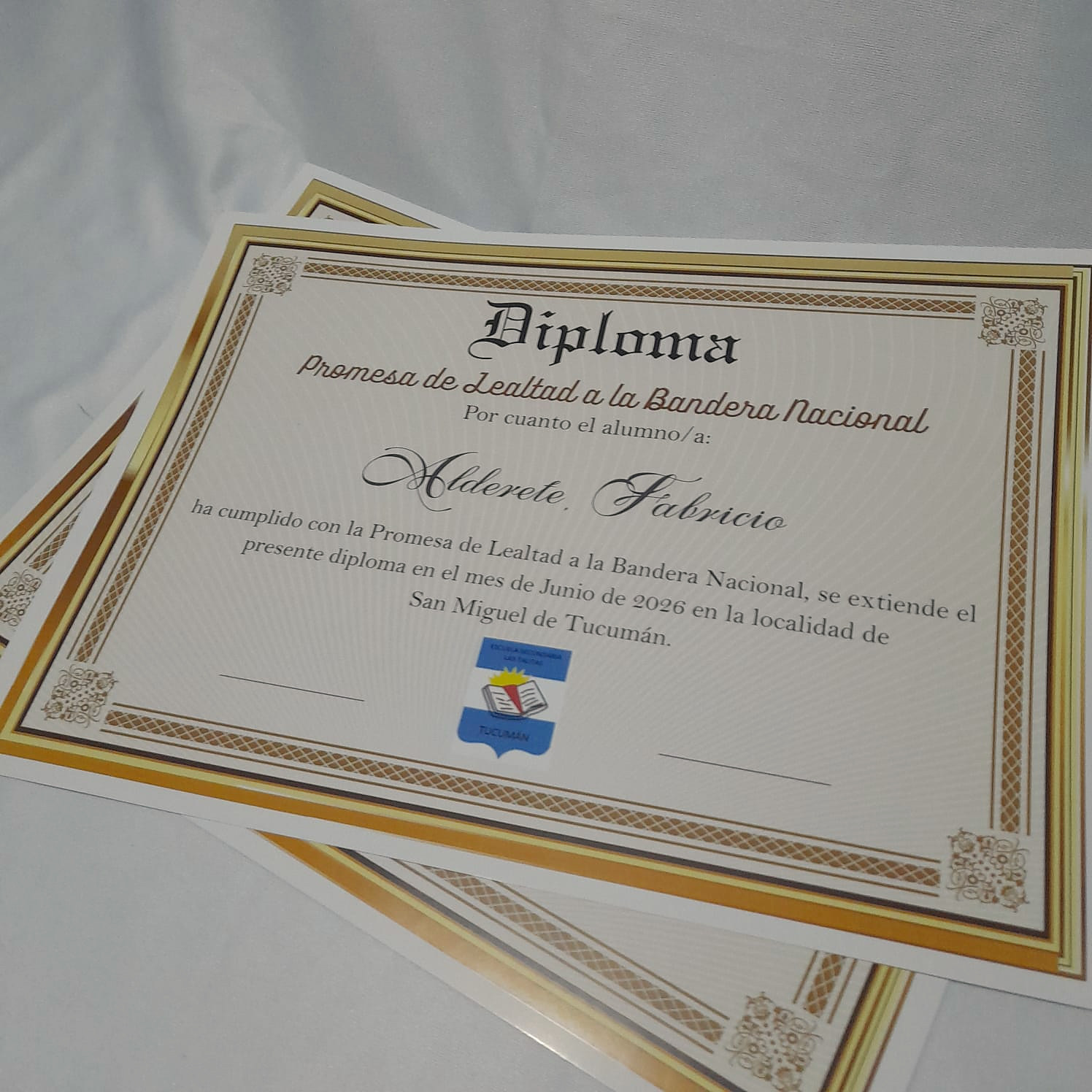 Diplomas personalizados para egresos y reconocimientos escolares