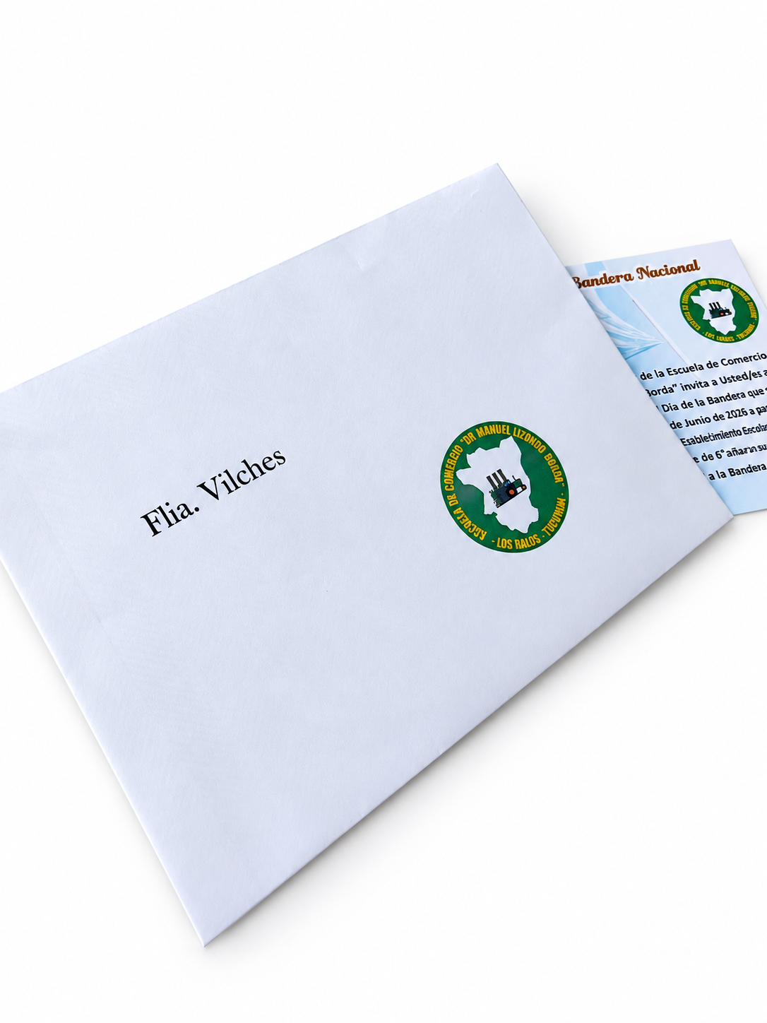 Invitación escolar personalizada acompañada por su sobre